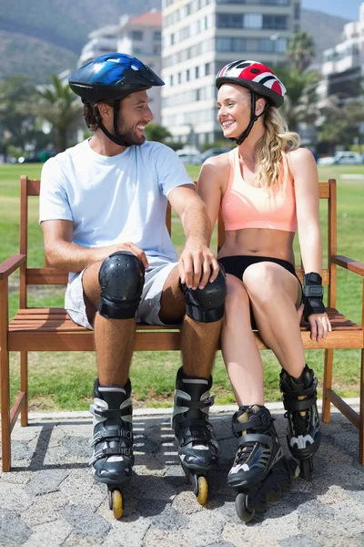 Fit couple getting ready to roller blade — Stock Photo, Image