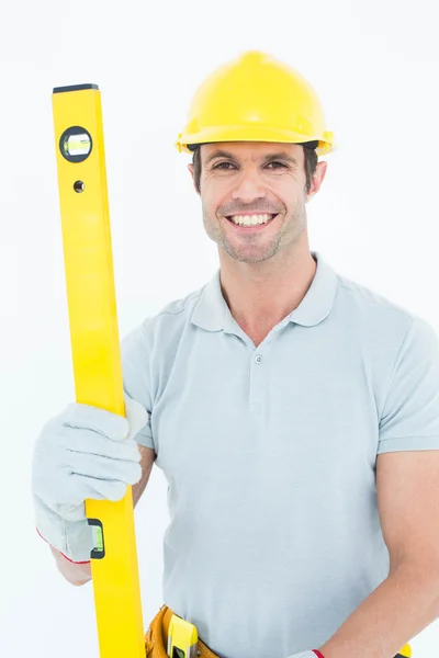 Male carpenter holding spirit level — Stock Photo, Image