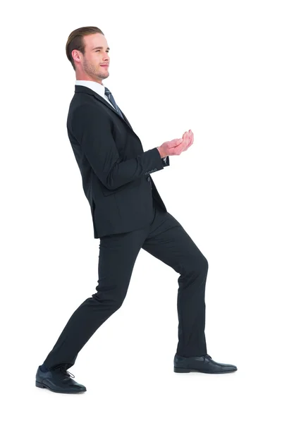 Empresario sonriendo con las manos fuera — Foto de Stock