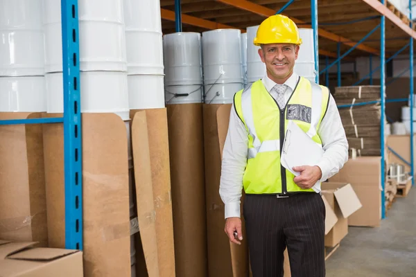 Warehouse manager holding clipboard — Stock Photo, Image