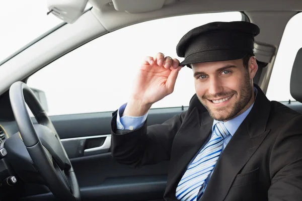 Bonito motorista sorrindo para a câmera — Fotografia de Stock