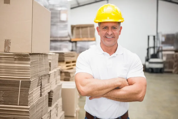 Worker wearing hard hat in warehouse — Stock Photo, Image