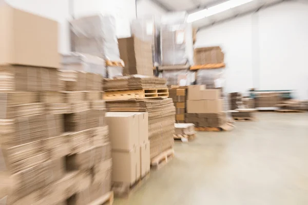 Almacén con cajas de cartón —  Fotos de Stock