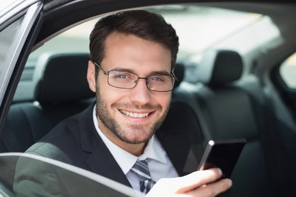 Joven hombre de negocios al teléfono — Foto de Stock