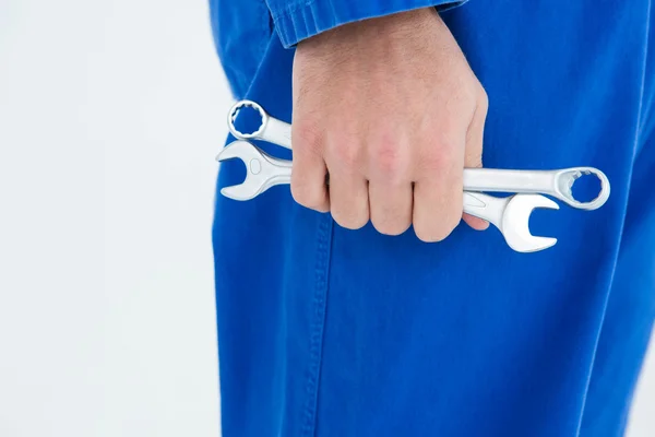 Male mechanic holding spanners — Stock Photo, Image