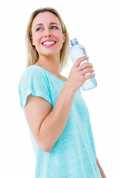 Uśmiechnięta blondynka gospodarstwa butelka wody — Zdjęcie stockowe