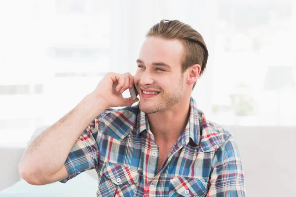 Smiling man on the phone — Stock Photo, Image