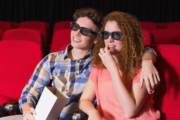 Young couple watching a 3d film — Stock Photo, Image