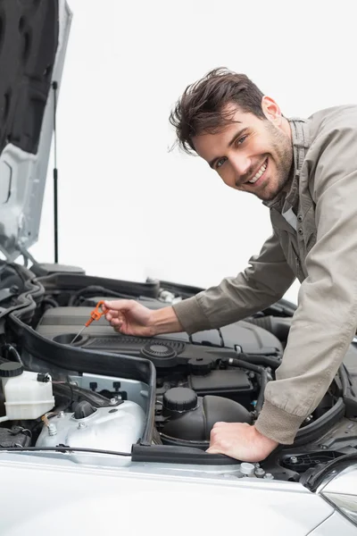 Man using dipstick to check oil — Stock Photo, Image