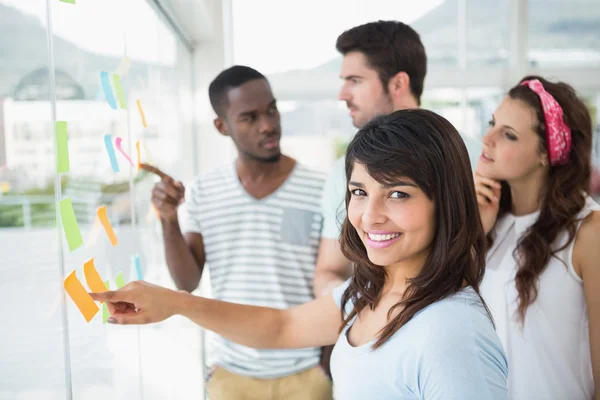 Colleagues pointing and reading sticky notes — Stock Photo, Image