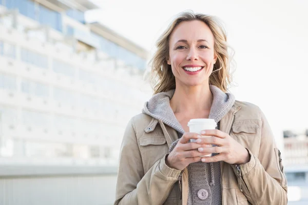 Blonde holding disposable cup — Stock Photo, Image