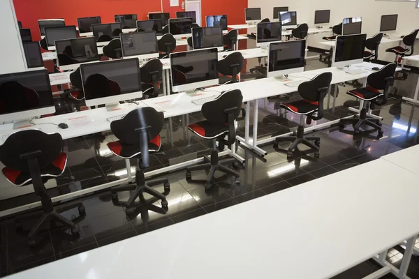 Empty computer room — Stock Photo, Image