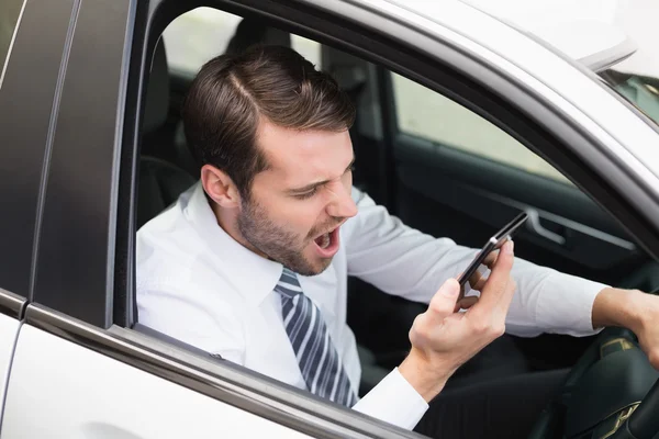 Uomo d'affari arrabbiato al telefono — Foto Stock