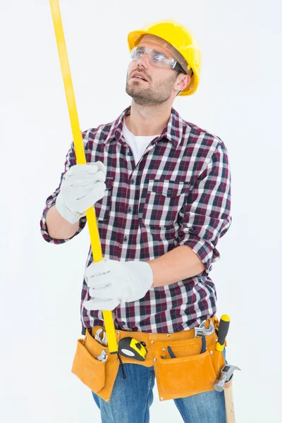 Repairman examining spirit level — Stock Photo, Image