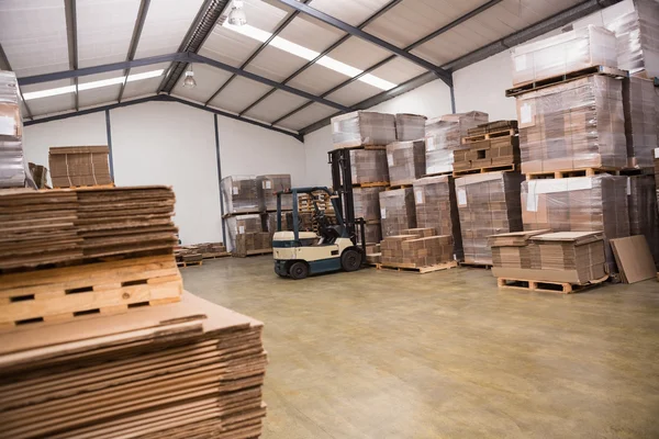 Forklift in a large warehouse — Stock Photo, Image