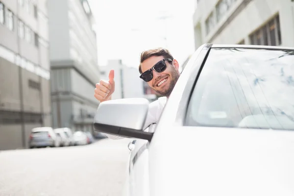 運転席で幸せなビジネスマン — ストック写真