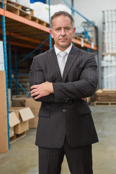 Manager with arms crossed in warehouse — Stock Photo, Image