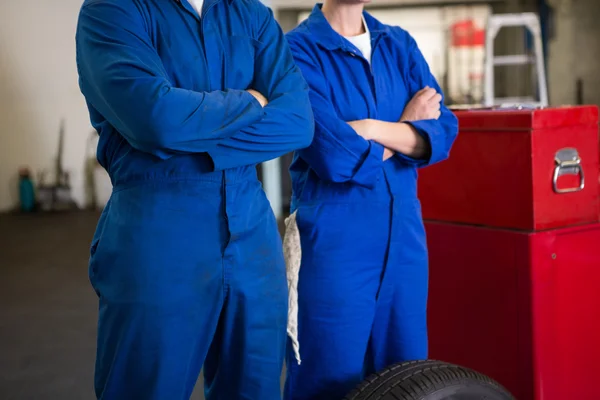 Team of mechanics standing with arms crossed — Stock Photo, Image