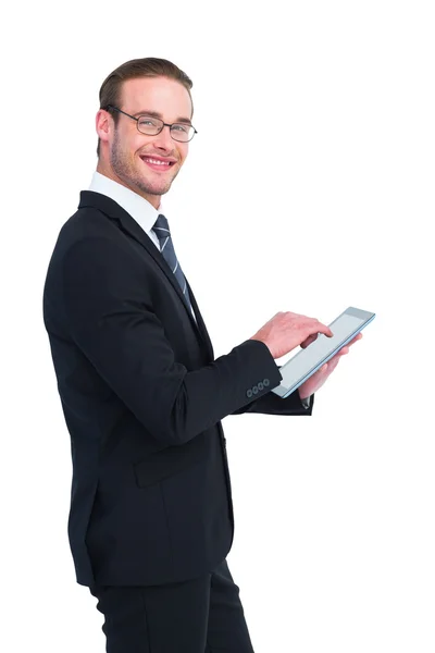 Gelukkig zakenman zijn tablet pc gebruiken — Stockfoto