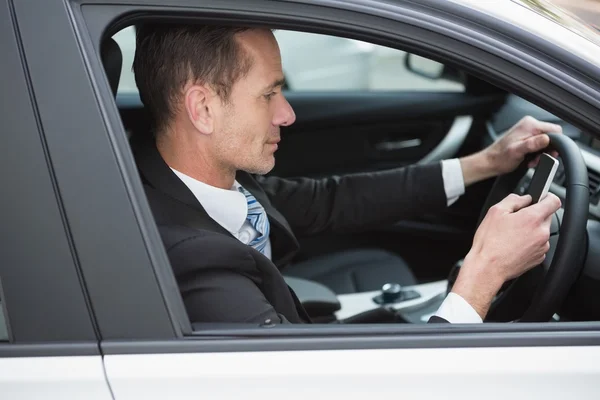 Businessman sending a text message — Stock Photo, Image