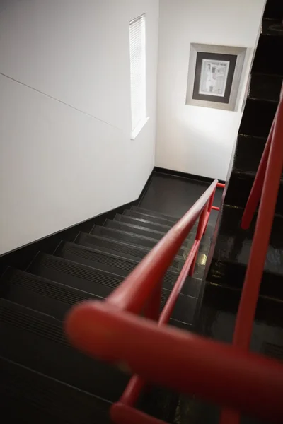 Boş gri merdiven — Stok fotoğraf