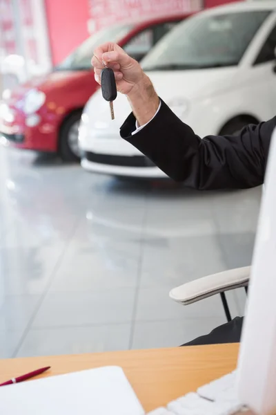 Close up of businessman holding car key — Stock Photo, Image