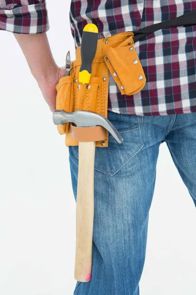 Handyman bär verktyget bälte — Stockfoto