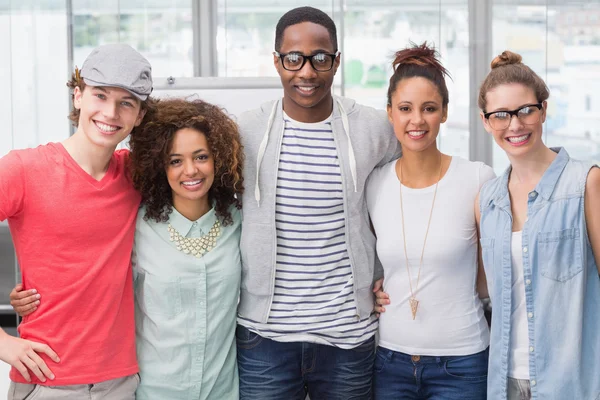 Mode studenten die werken als een team — Stockfoto