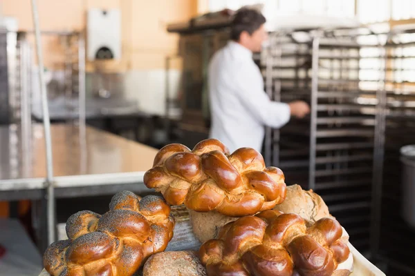 Tafel mit verschiedenen Brotsorten — Stockfoto