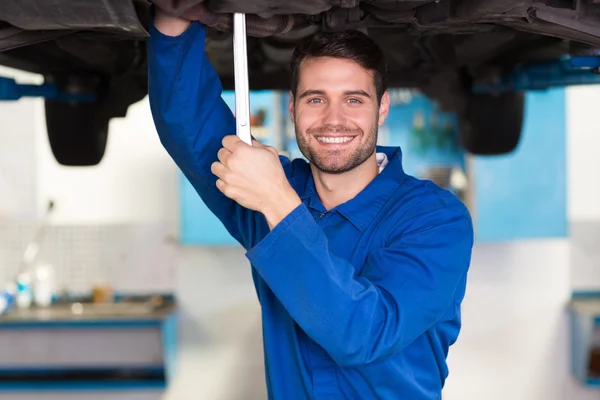 Mechanic examining under the car — Stock Photo, Image