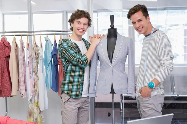 Smiling students posing near a model — Stock Photo, Image