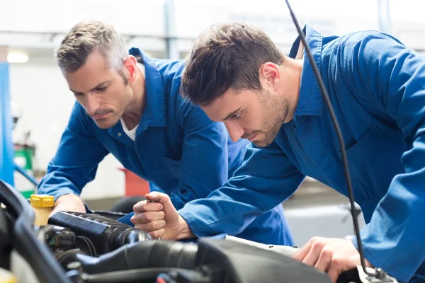 Team of mechanics working together — Stock Photo, Image