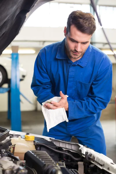 Mechanic examining under hood of car — Stock Photo, Image