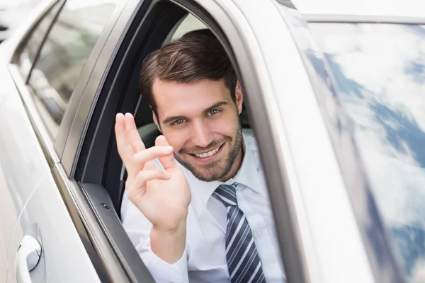 Feliz hombre de negocios en el asiento del conductor — Foto de Stock