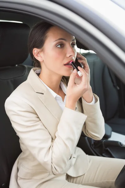 Affärskvinna med ett telefonsamtal — Stockfoto