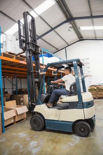 Forklift machine in a large warehouse — Stock Photo, Image