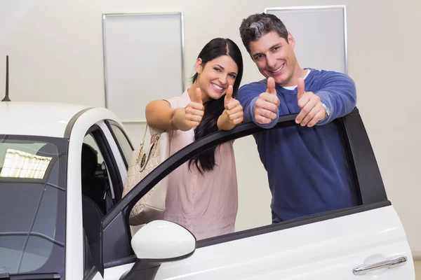 Couple standing while giving thumbs up — Stock Photo, Image