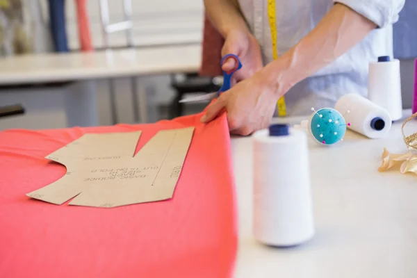 Student cutting fabric with pair of scissors — Stock Photo, Image