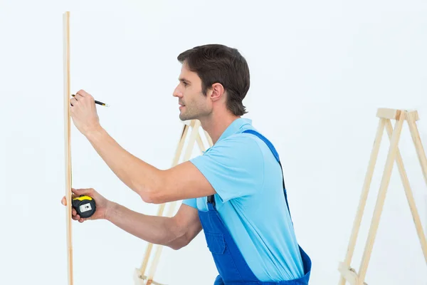 Carpenter marking on wood — Stock Photo, Image