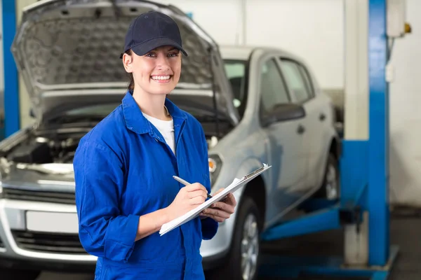 Mechanic smiling at the camera — Stock Photo, Image