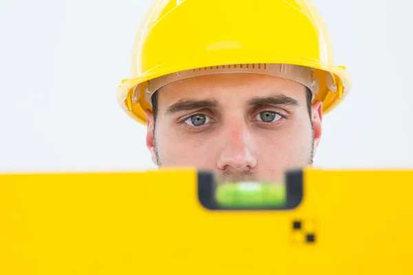 Male technician using spirit level — Stock Photo, Image