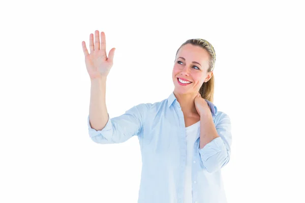 Sarışın kadınla el kaldırdı — Stok fotoğraf