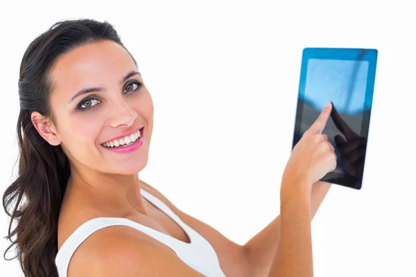 Mooie brunette gebruiken, tablet pc — Stockfoto