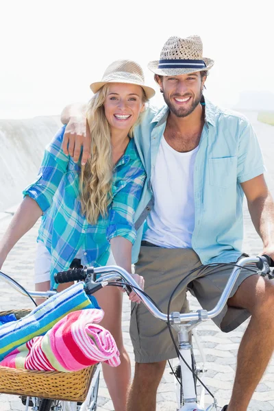 Cute couple on a bike ride — Stock Photo, Image