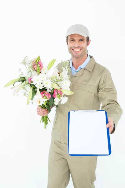 Zusteller mit Blumenstrauß — Stockfoto