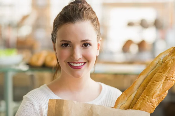 Pretty brunette with bag of bread — Stock Photo, Image