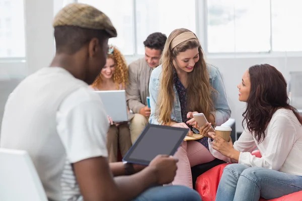 Fashion students chatting and smiling — Stock Photo, Image