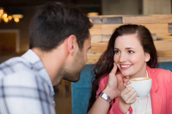 Couple mignon sur une date — Photo