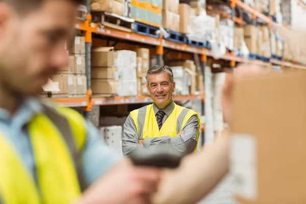 Warehouse worker scanning barcode on box — Stock Photo, Image