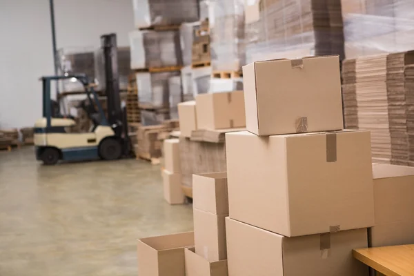 Forklift in a large warehouse — Stock Photo, Image